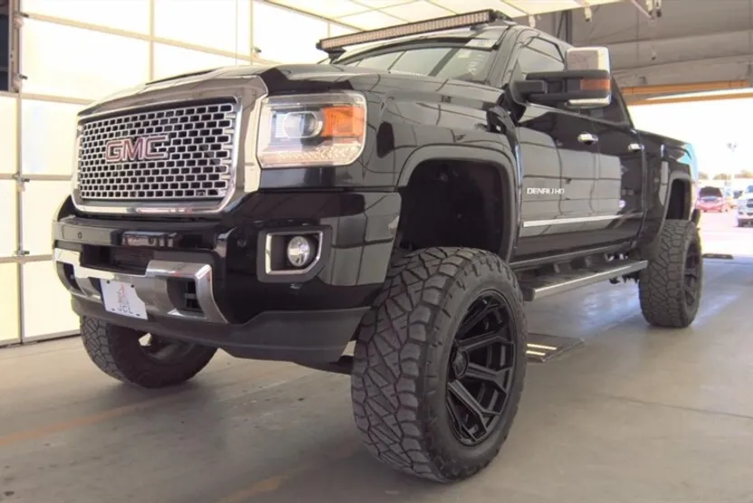 2017 Gmc Sierra 2500 Denali photo 1