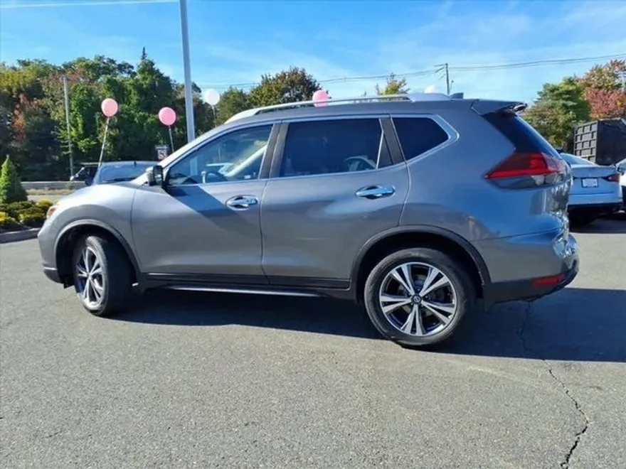 2019 Nissan Rogue SV photo 1