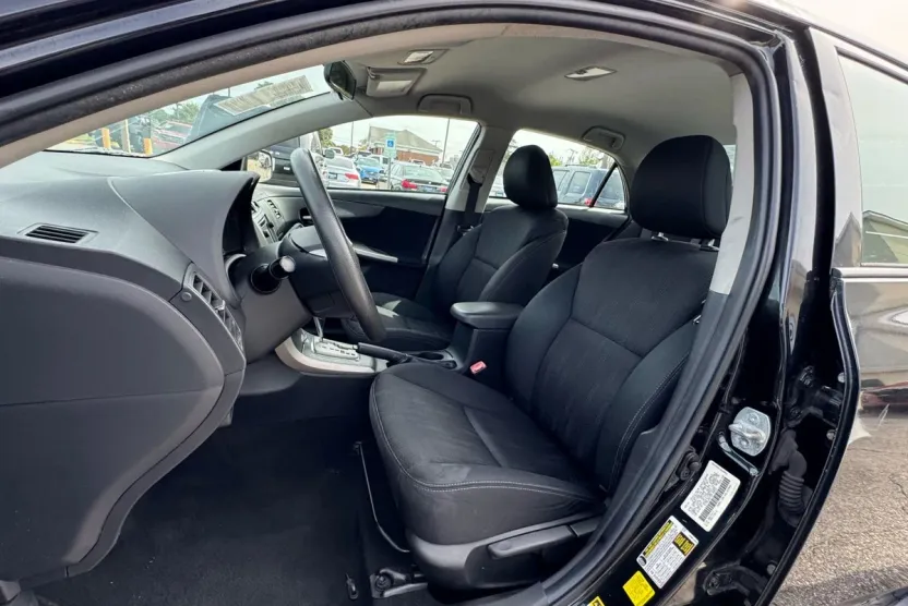 2013 Toyota Corolla photo 1