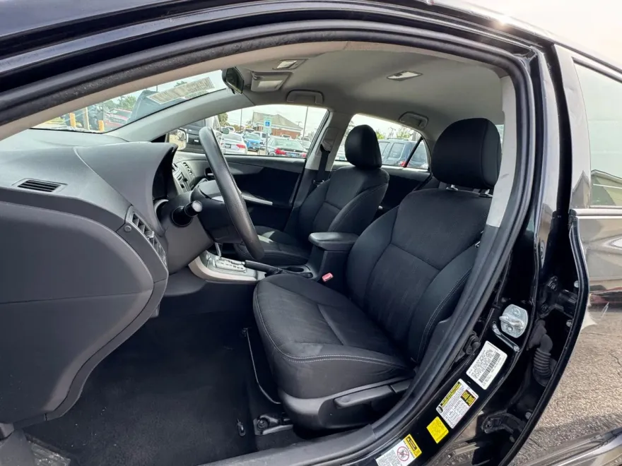 2013 Toyota Corolla photo 1