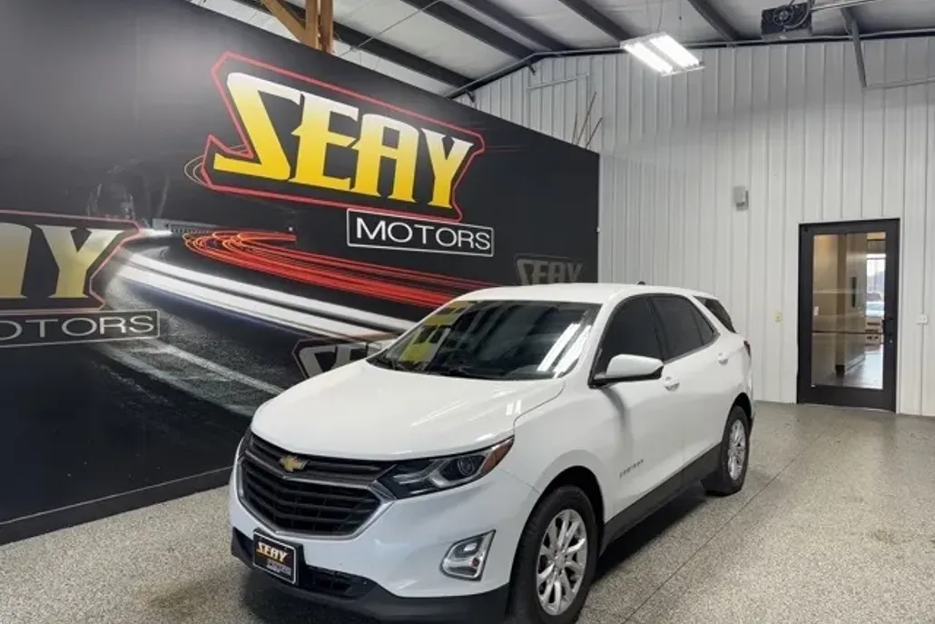 2020 Chevrolet Equinox LT photo 1