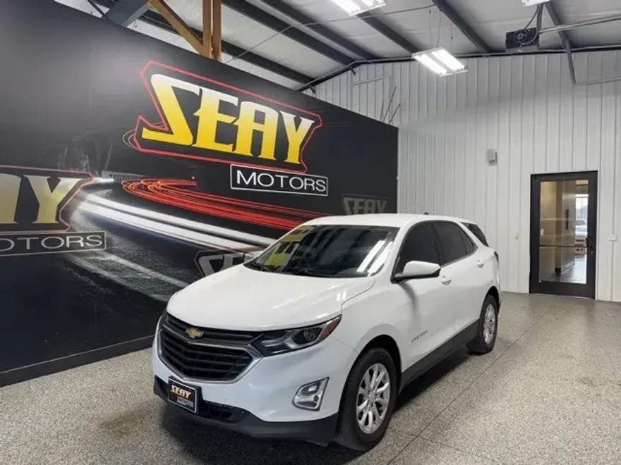 2020 Chevrolet Equinox LT photo 1