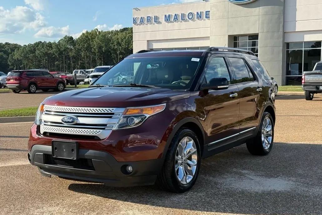 2015 Ford Explorer XLT photo 1