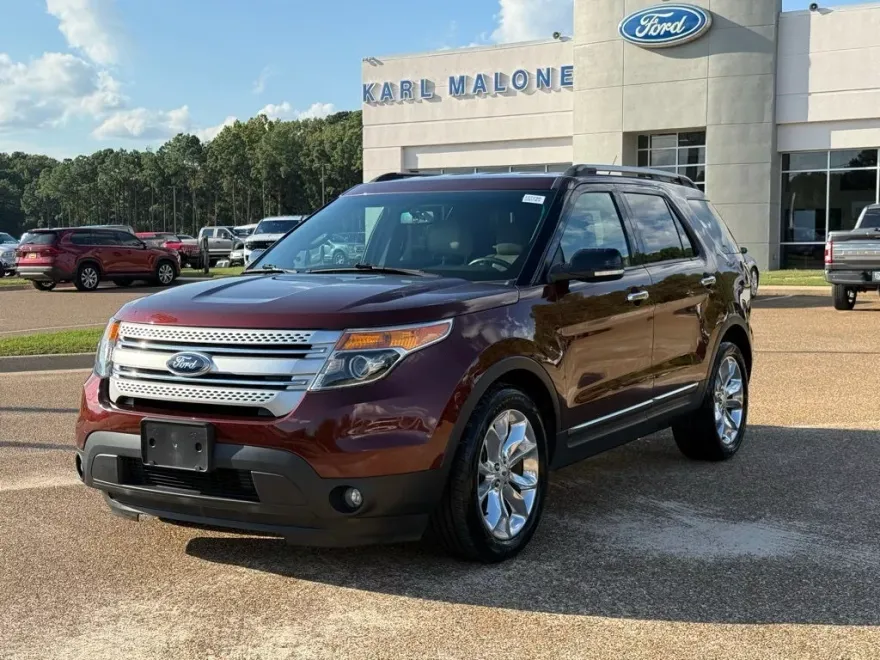 2015 Ford Explorer XLT photo 1