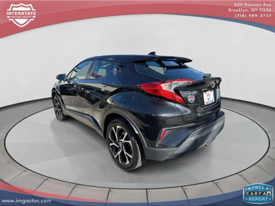 2022 Toyota C-HR XLE photo 5