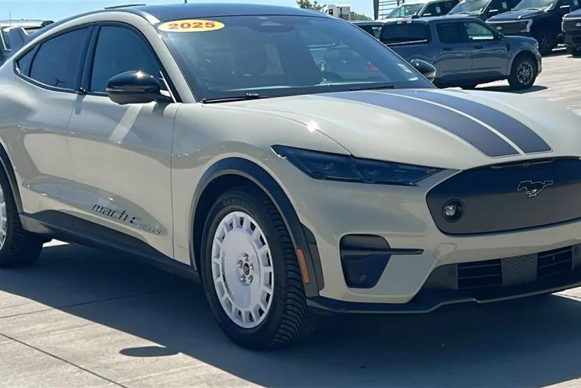 2025 Ford Mustang Mach-E GT photo 1