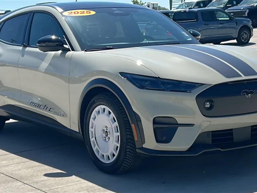 2025 Ford Mustang Mach-E GT photo 1