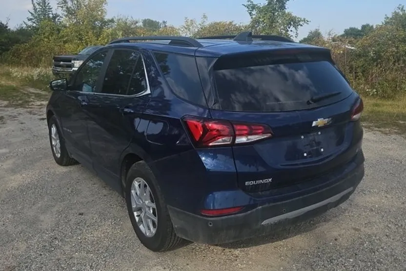 2023 Chevrolet Equinox LT photo 1