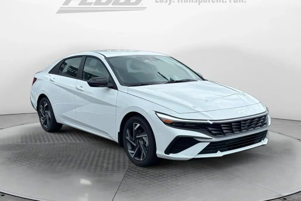 2025 Hyundai Elantra SEL Sport photo 1