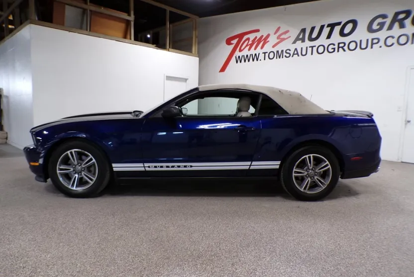 2012 Ford Mustang V6 Premium photo 1