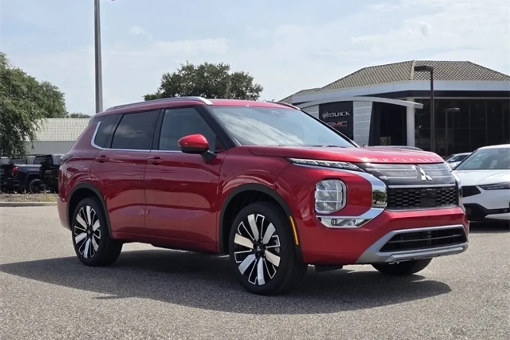 2025 Mitsubishi Outlander SEL photo 1