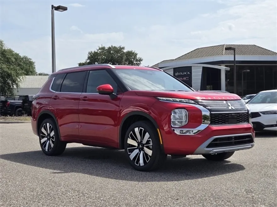 2025 Mitsubishi Outlander SEL photo 1