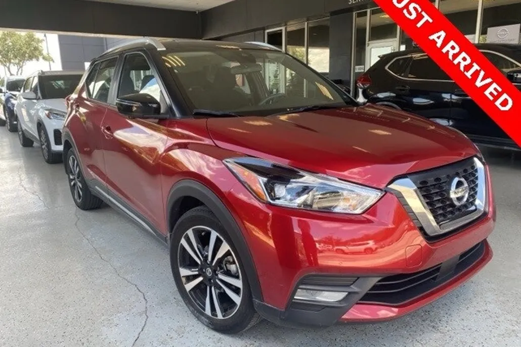 2020 Nissan Kicks SR photo 1