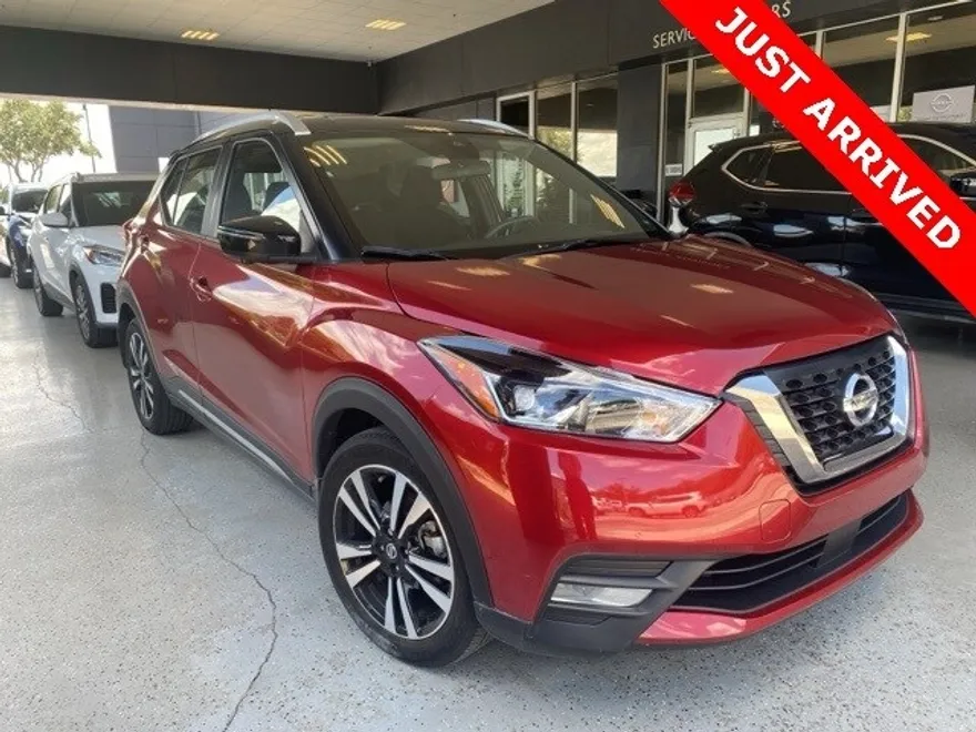 2020 Nissan Kicks SR photo 1