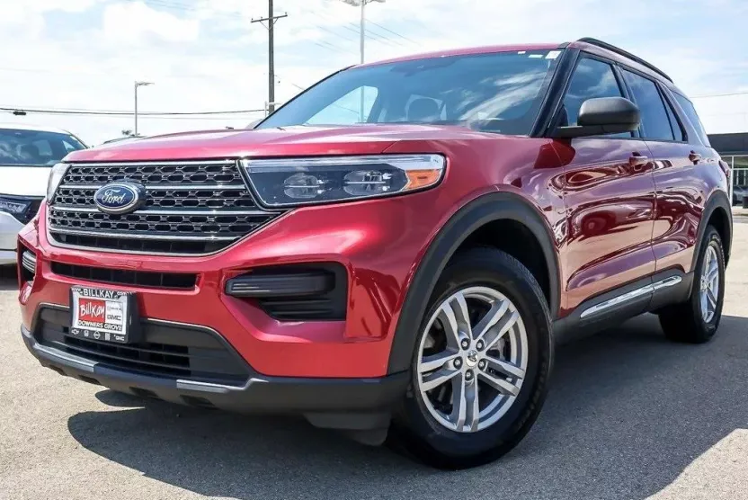 2021 Ford Explorer XLT photo 1