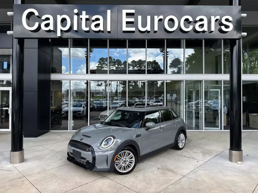 2023 Mini Cooper 4 Door Hardtop Signature photo 1