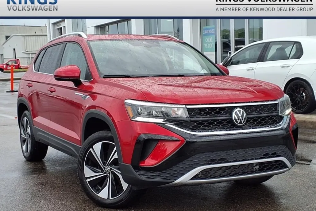 2024 Volkswagen Taos SE photo 1