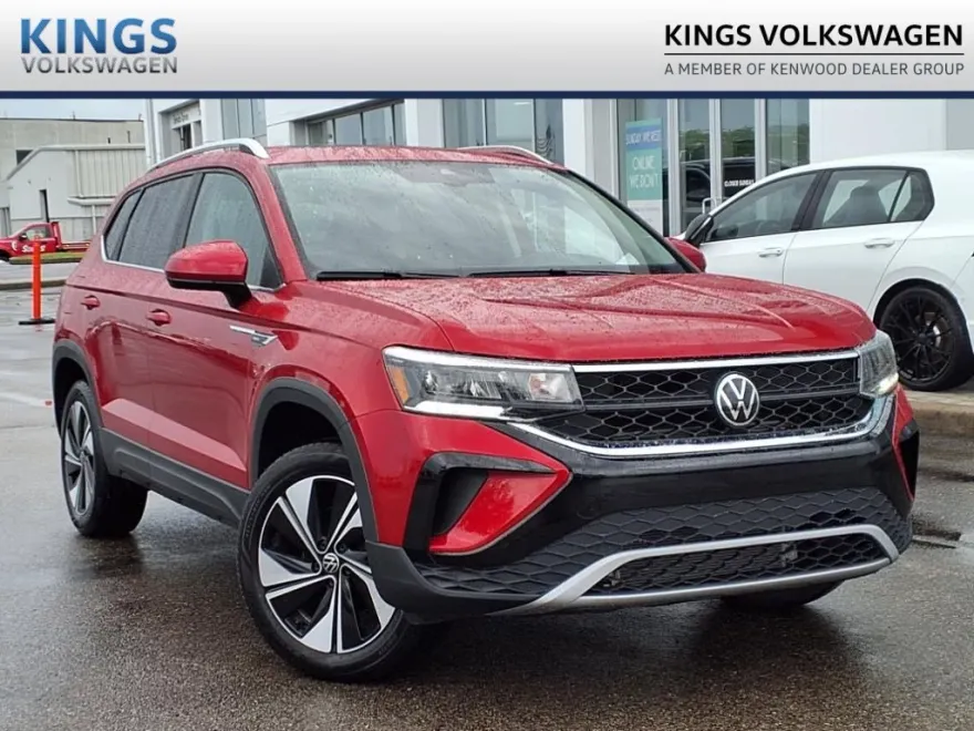 2024 Volkswagen Taos SE photo 1