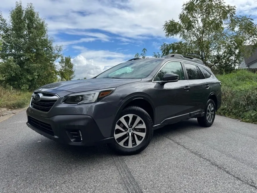 2022 Subaru Outback Premium photo 1
