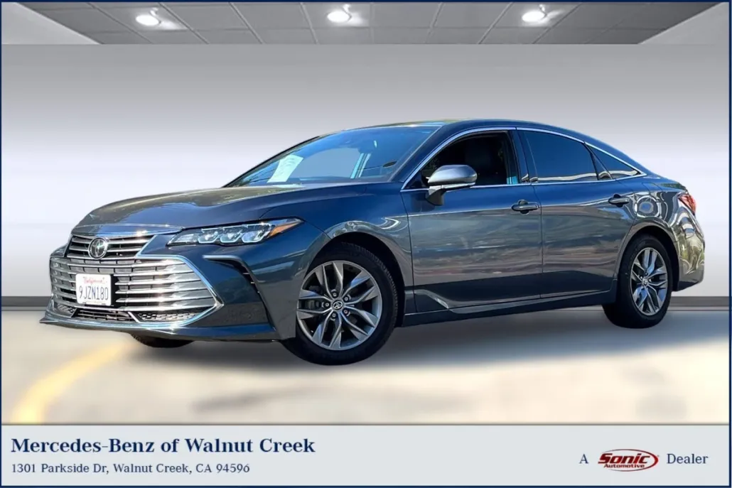 2022 Toyota Avalon XLE photo 1
