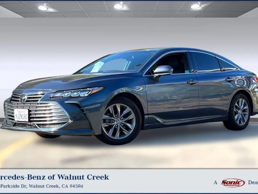 2022 Toyota Avalon XLE photo 1