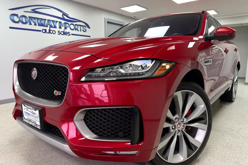 2017 Jaguar F-PACE S photo 1