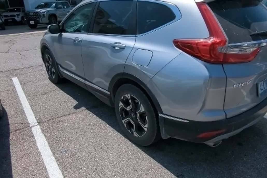 2019 Honda CR-V Touring photo 1