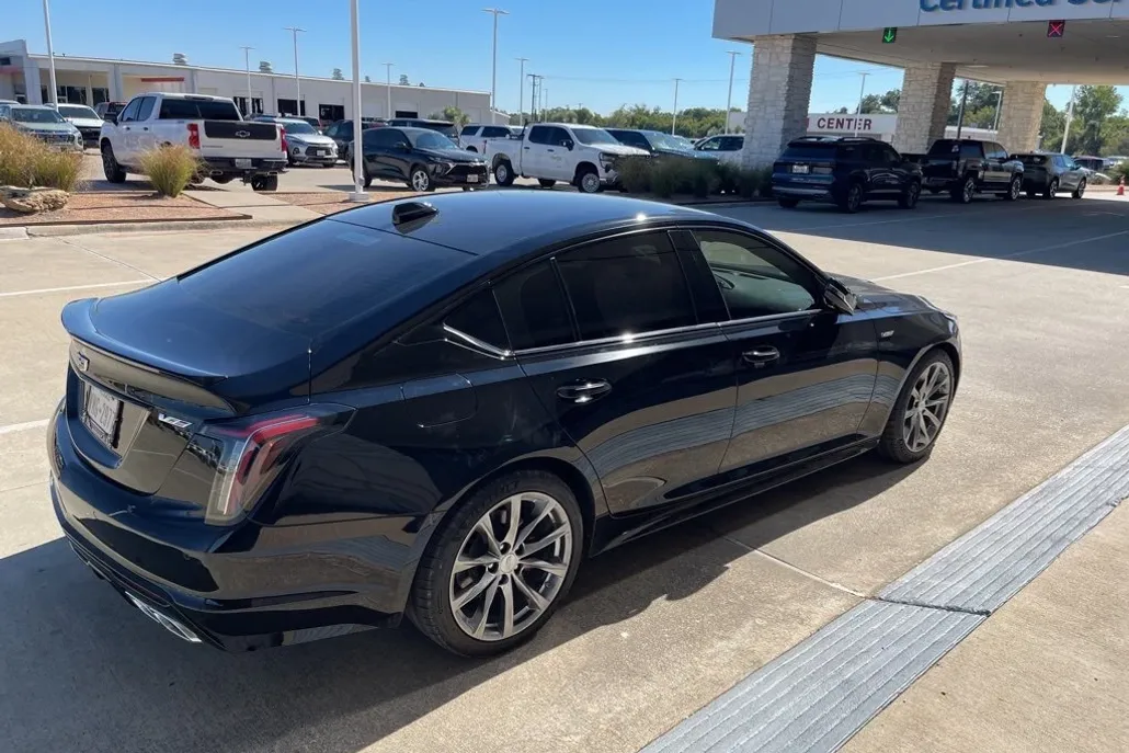 2024 Cadillac CT5 V photo 1