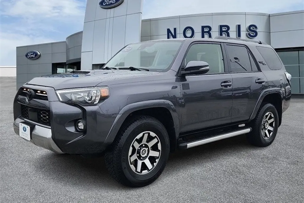 2023 Toyota 4Runner TRD Off-Road Premium photo 1