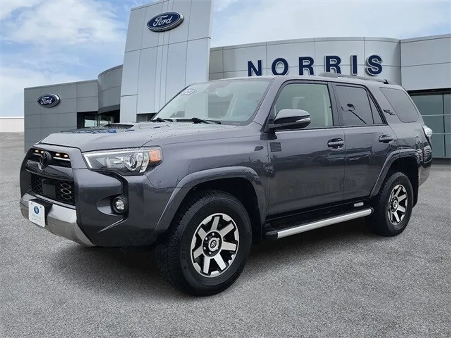 2023 Toyota 4Runner TRD Off-Road Premium photo 1