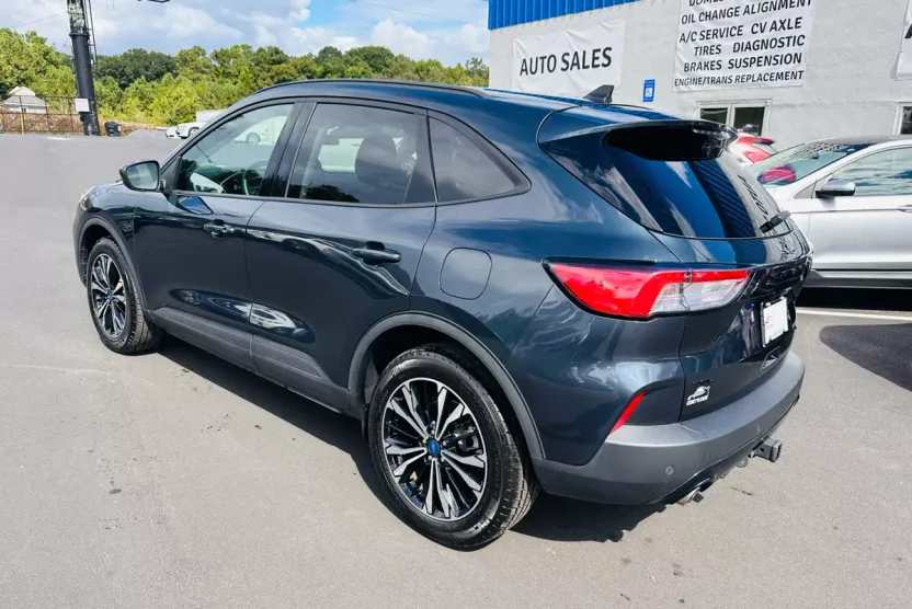 2022 Ford Escape SEL photo 1