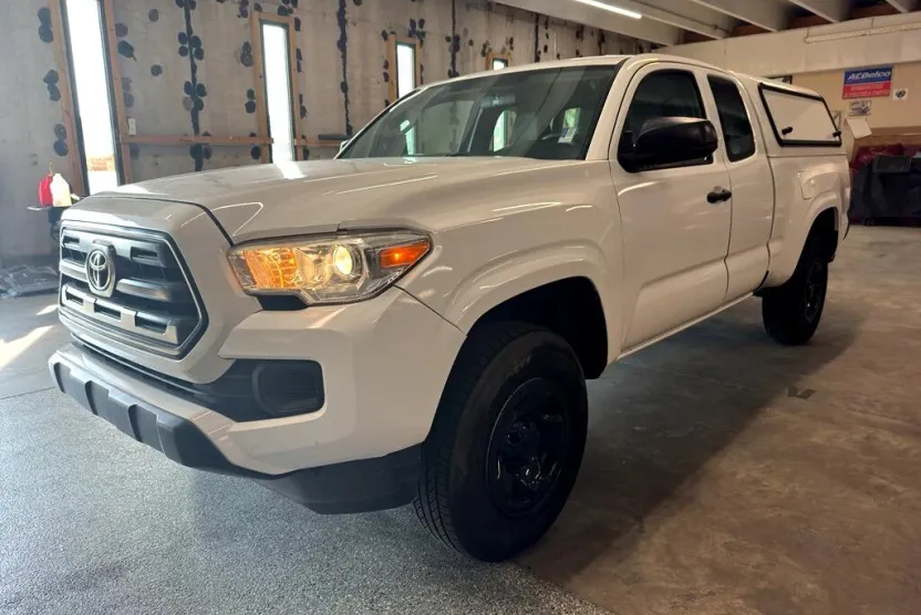 2017 Toyota Tacoma SR5 Access Cab photo 1