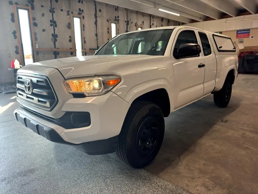 2017 Toyota Tacoma SR5 Access Cab photo 1
