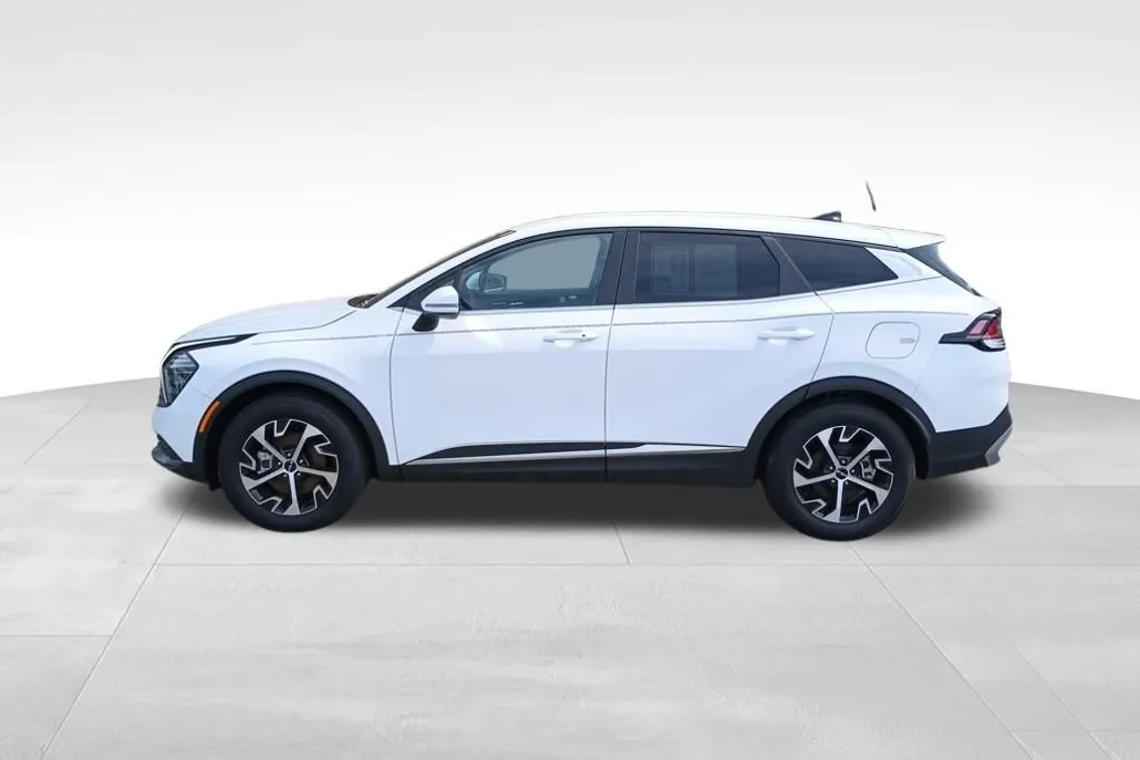 2024 Kia Sportage EX photo 1