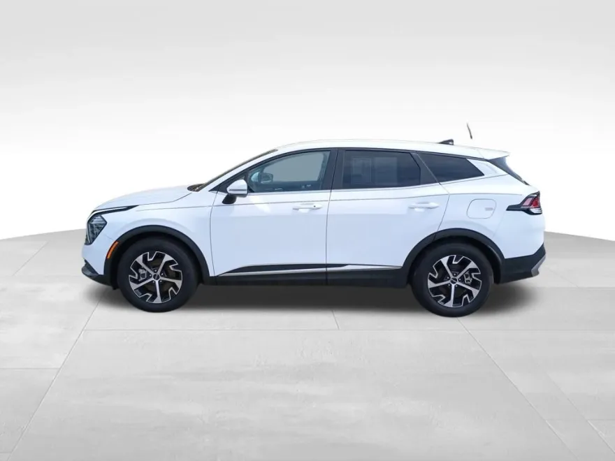 2024 Kia Sportage EX photo 1
