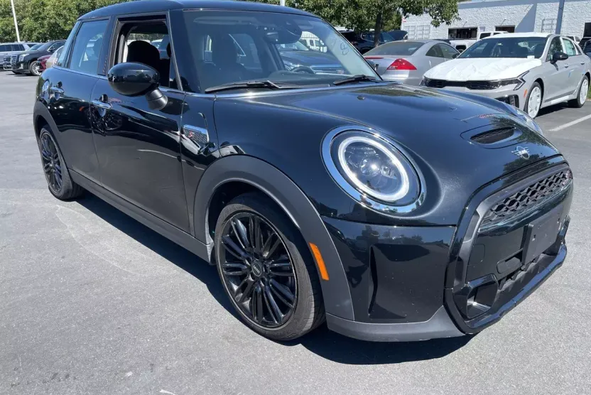 2024 Mini Cooper 4 Door Hardtop S photo 1