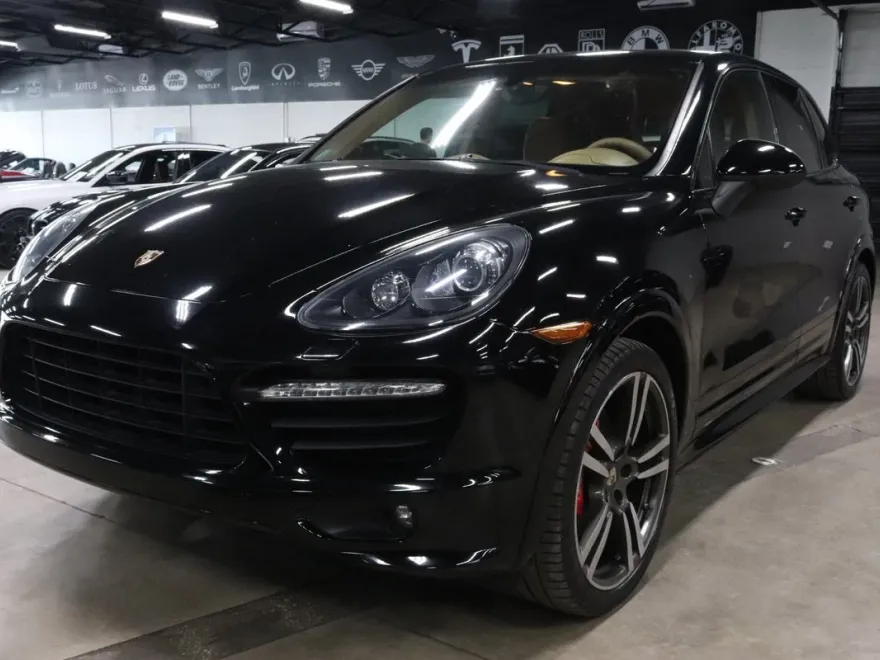 2013 Porsche Cayenne GTS photo 1
