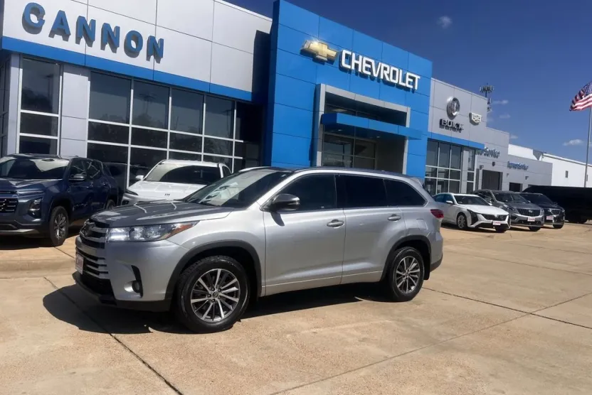 2018 Toyota Highlander SE photo 1