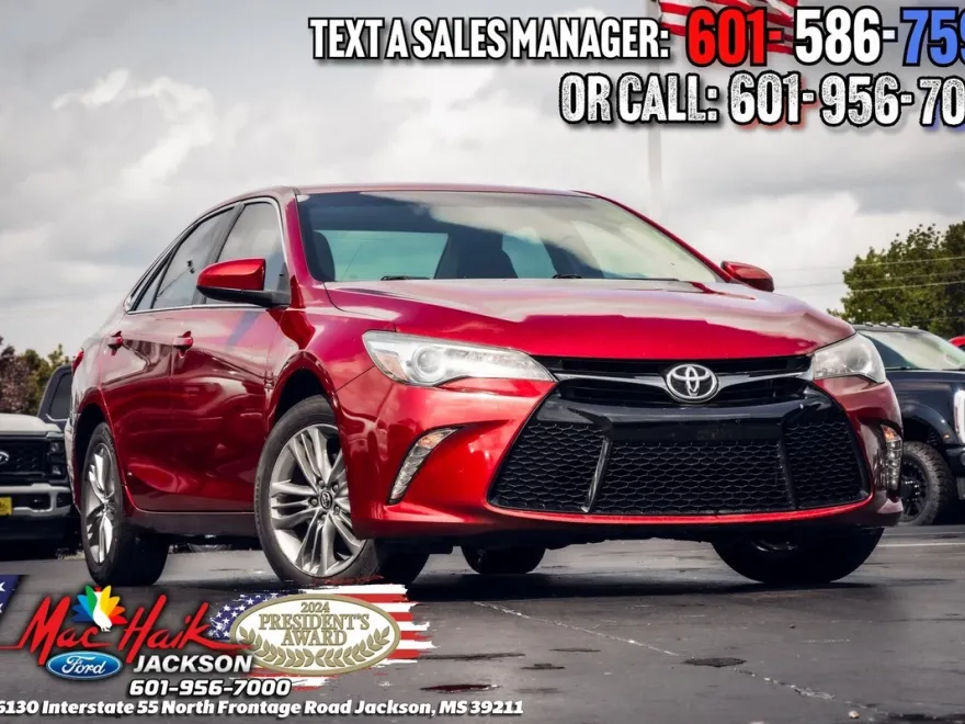 2016 Toyota Camry SE photo 1