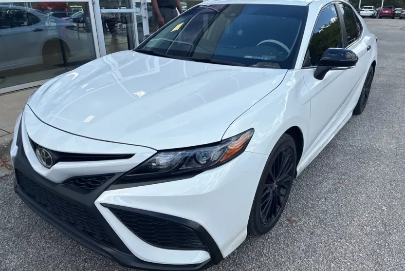 2021 Toyota Camry SE photo 1