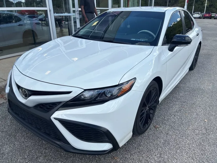 2021 Toyota Camry SE photo 1