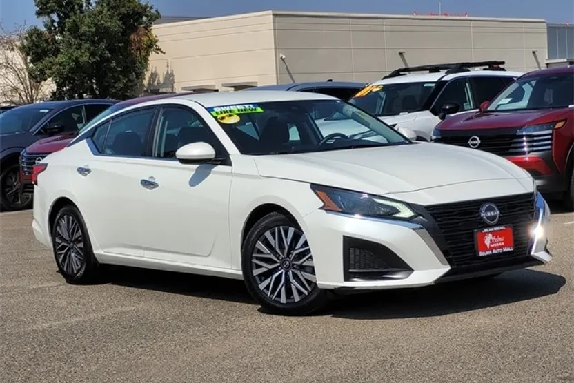 2023 Nissan Altima 2.5 SV photo 1