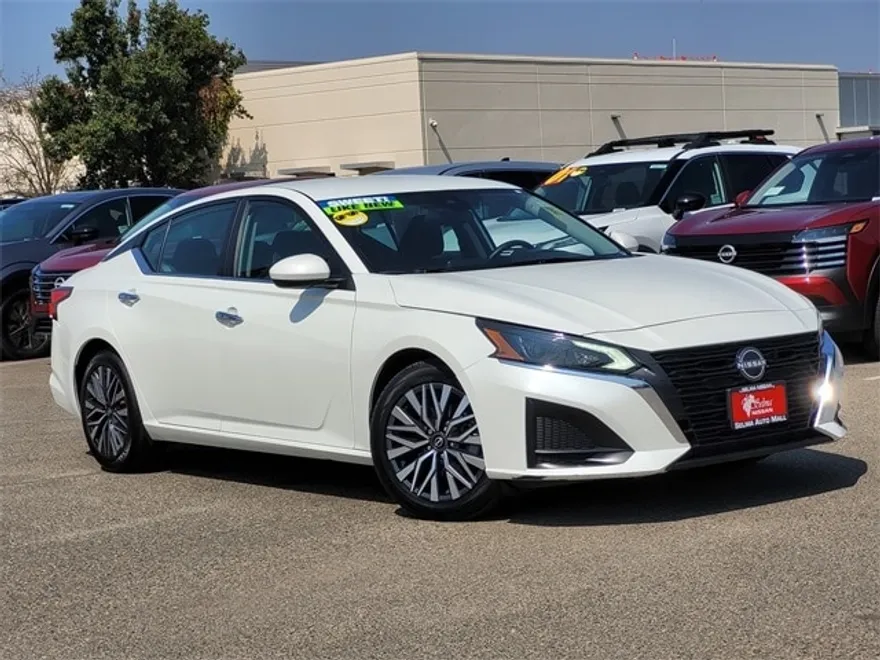 2023 Nissan Altima 2.5 SV photo 1