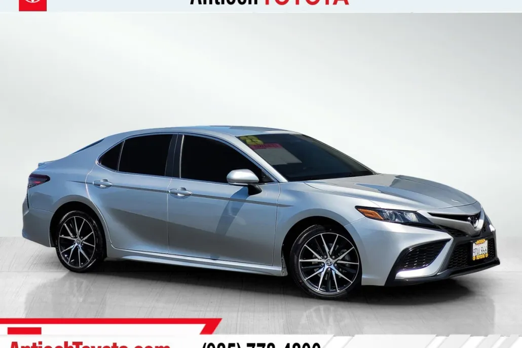 2023 Toyota Camry SE photo 1