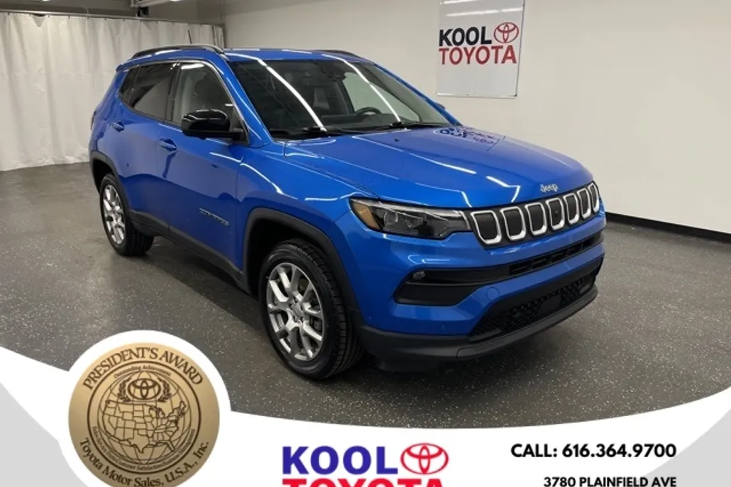 2022 Jeep Compass Latitude Lux photo 1