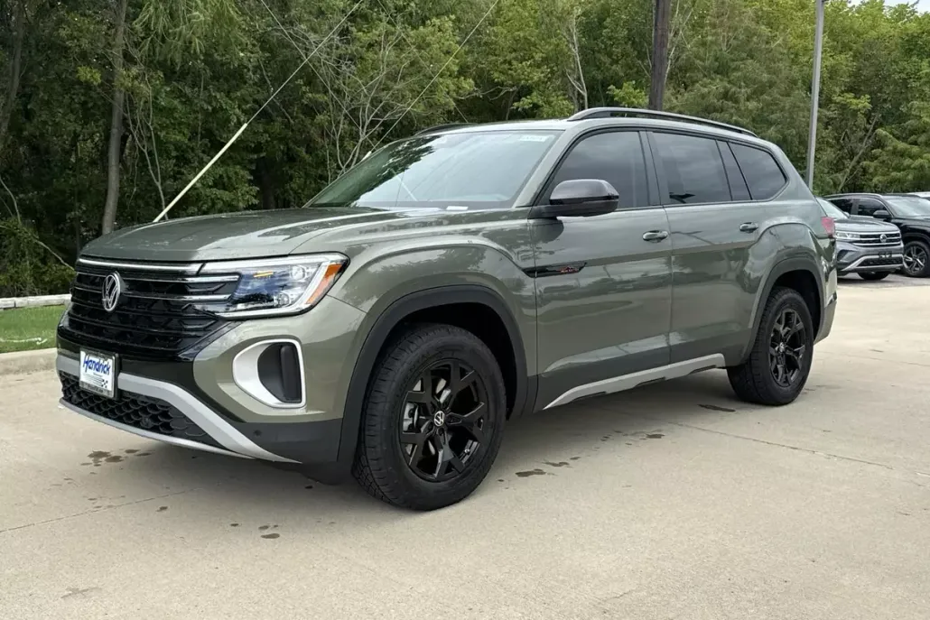 2025 Volkswagen Atlas Peak Edition SE photo 1