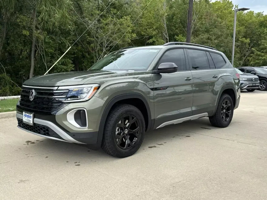 2025 Volkswagen Atlas Peak Edition SE photo 1