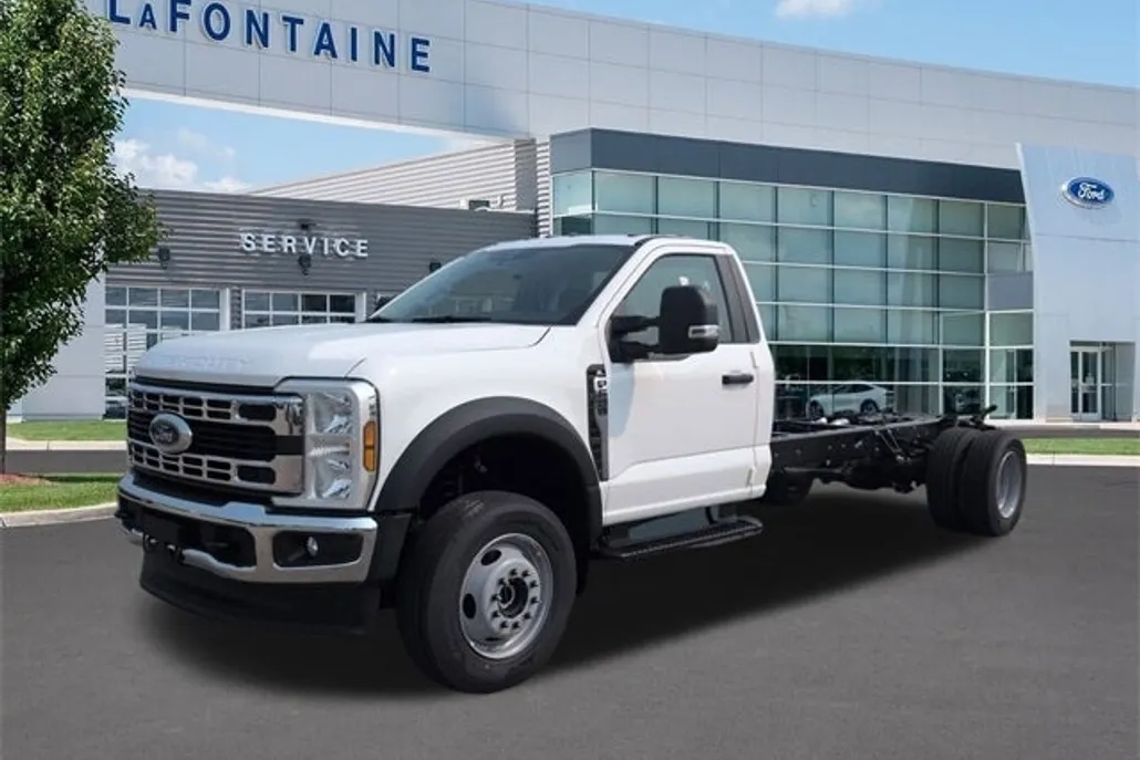 2025 Ford F-600 photo 1