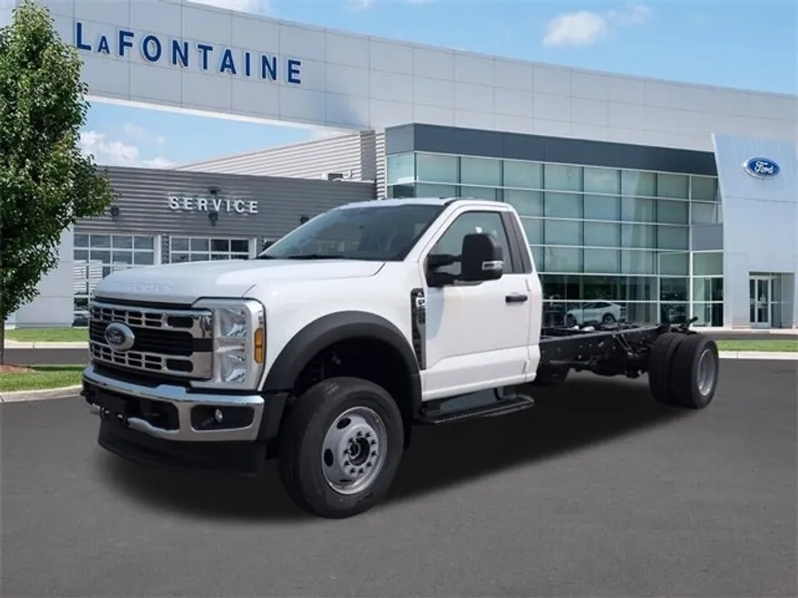 2025 Ford F-600 photo 1