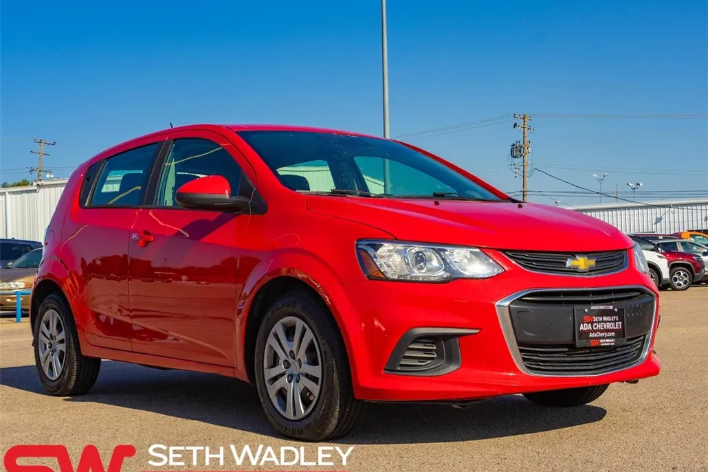 2020 Chevrolet Sonic LT photo 1
